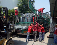 37°高溫下，優(yōu)佰特廚房設(shè)備公司的員工仍然在堅(jiān)持工作